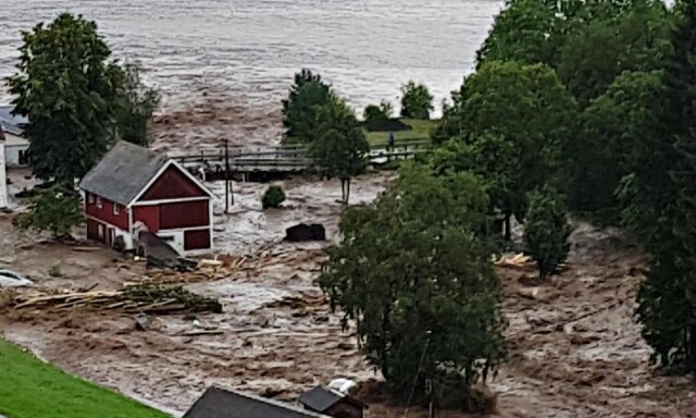 Seks timer med styrtregn forvandlet bygda Utvik i fjor. Vi fikk et varsel om hva vi kan vente oss i framtida